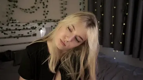 PinkyAura webcam model stream image