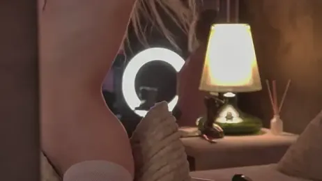 AriWild webcam model stream image