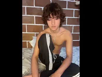 JoelnClouds webcam model stream image