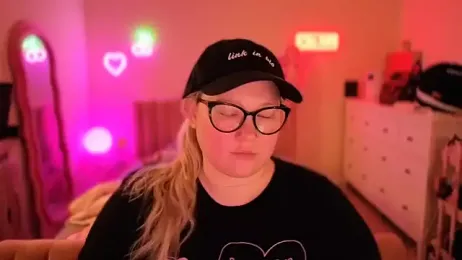 PiggyRose webcam model stream image