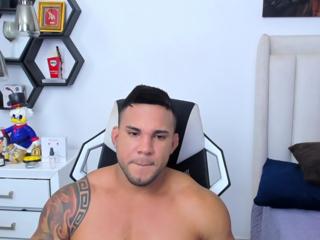 Matthew Santos webcam model stream image