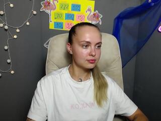 Khaleesi Moon webcam model stream image