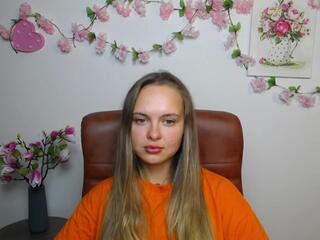 Khaleesi Moon webcam model stream image