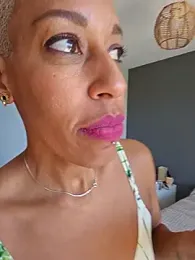 Goldenlace webcam model stream image