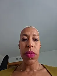 Goldenlace webcam model stream image