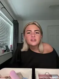 KatieGrace webcam model stream image