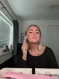 KatieGrace webcam model stream image