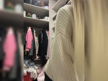 MilaLuxe webcam model stream image