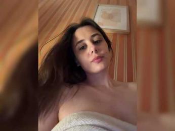 MoniClark webcam bongacams model stream image