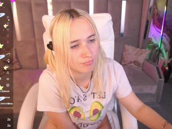 LilElfie webcam model stream image
