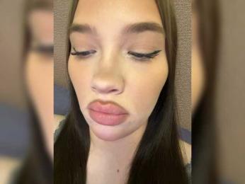 Glossmixdoll webcam bongacams model stream image