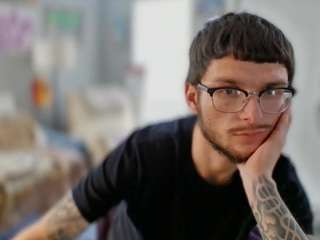 youngkubenski215 webcam model stream image