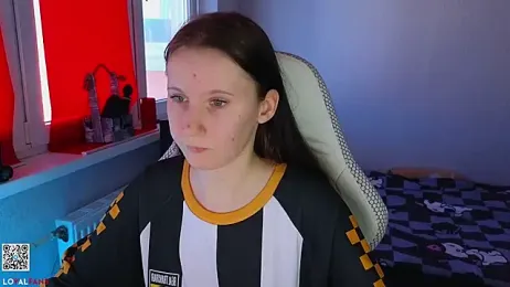 mon_lola webcam model stream image