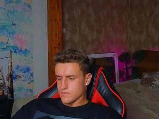 Leo Cavalli webcam model stream image