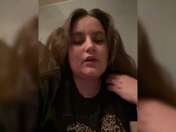 Liiinna webcam model stream image