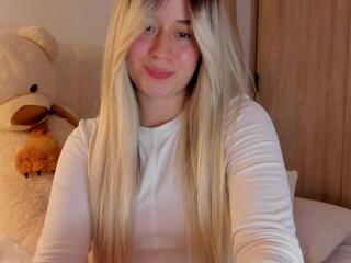 Amy Blondes webcam model stream image