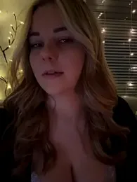 Lisaxtra webcam model stream image