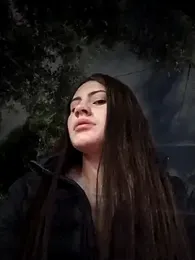 Isabella21_ webcam model stream image