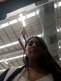 Isabella21_ webcam model stream image