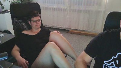 oOSUSIOo webcam model stream image