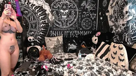 EVILYN webcam model stream image