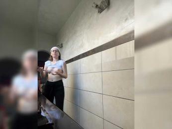 Luxxu webcam model stream image