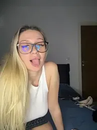 DivineDesireDuo webcam stripchat model stream image