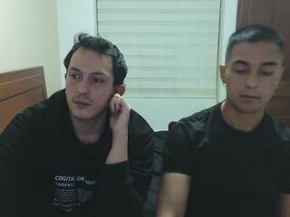 Camo &amp; Thom webcam model stream image