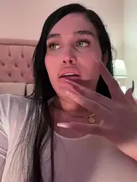 Bella__Wood webcam model stream image