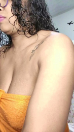 Chalohottt webcam model stream image