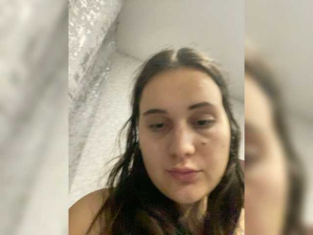 LolaBanks webcam model stream image