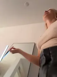 NewLale webcam model stream image