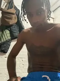 Larry-n-clouds webcam stripchat model stream image