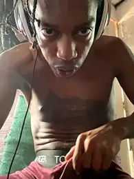 Larry-n-clouds webcam model stream image