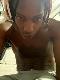 Larry-n-clouds webcam model stream image