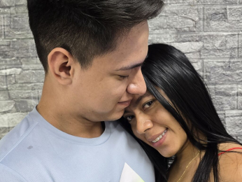 MoonAndMax webcam model stream image