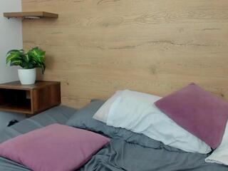 Luna Santos webcam model stream image