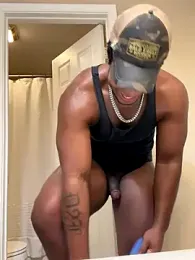 KeYBuMp323 webcam model stream image