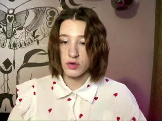 Kyong Niwa webcam model stream image