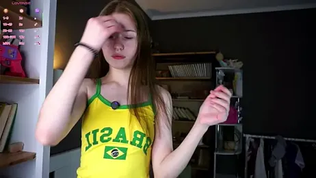 LynHillaire webcam model stream image