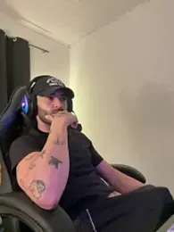 Aaron_hyuga webcam model stream image