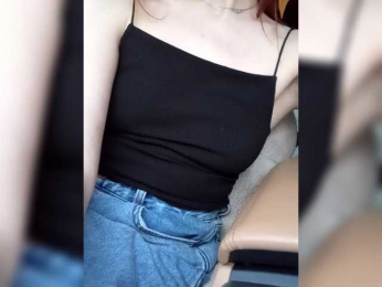 Lola-and-friends webcam model stream image