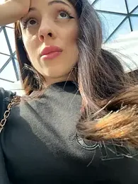 Yesmoree webcam model stream image