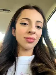 Yesmoree webcam model stream image