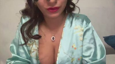 XoXo_MIA webcam model stream image