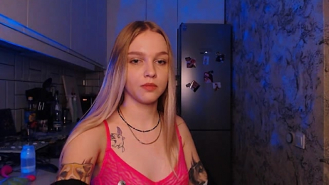 NaomiShake webcam model stream image