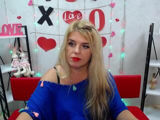 Julya Barbi webcam model stream image