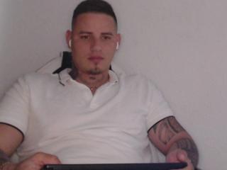 Milan Thomson webcam model stream image