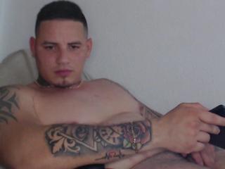 Milan Thomson webcam flirt4free model stream image