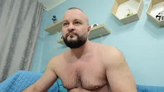 Muscle_Bear webcam model stream image